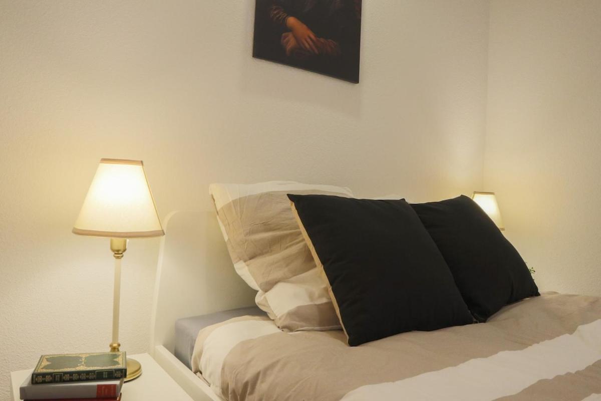 Oeuvres Francaises Apartment